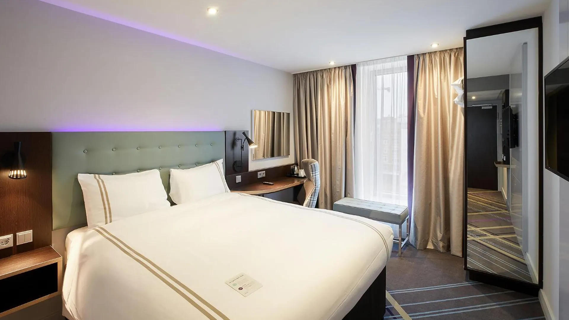 Premier Inn Hamburg City Zentrum 3*,